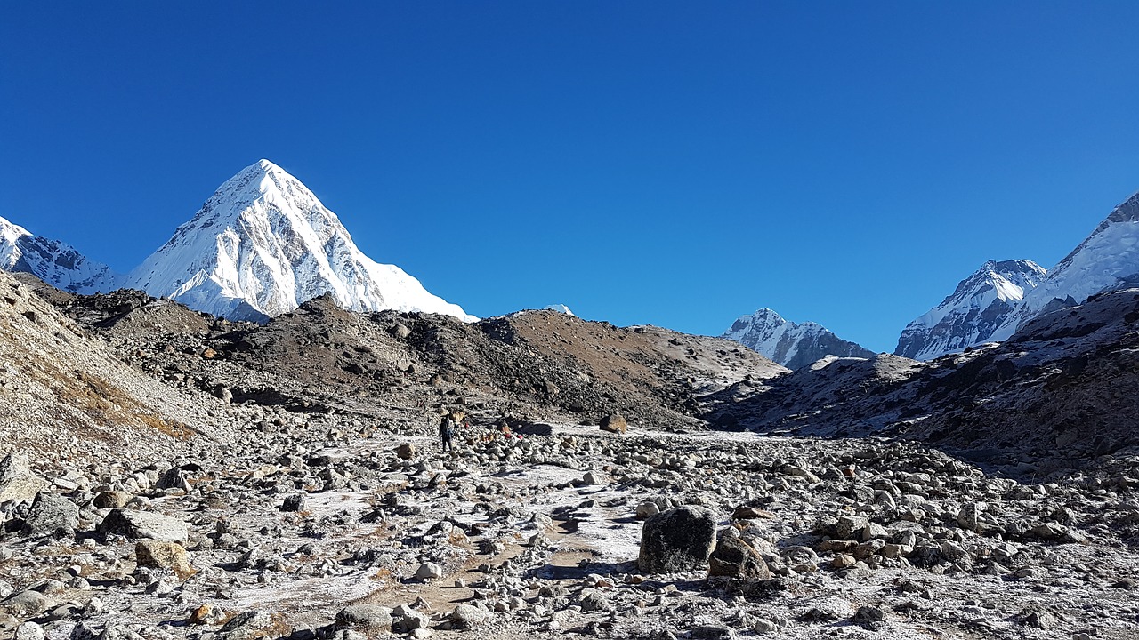 5 Best Moderate Trekking Routes in the Everest Region